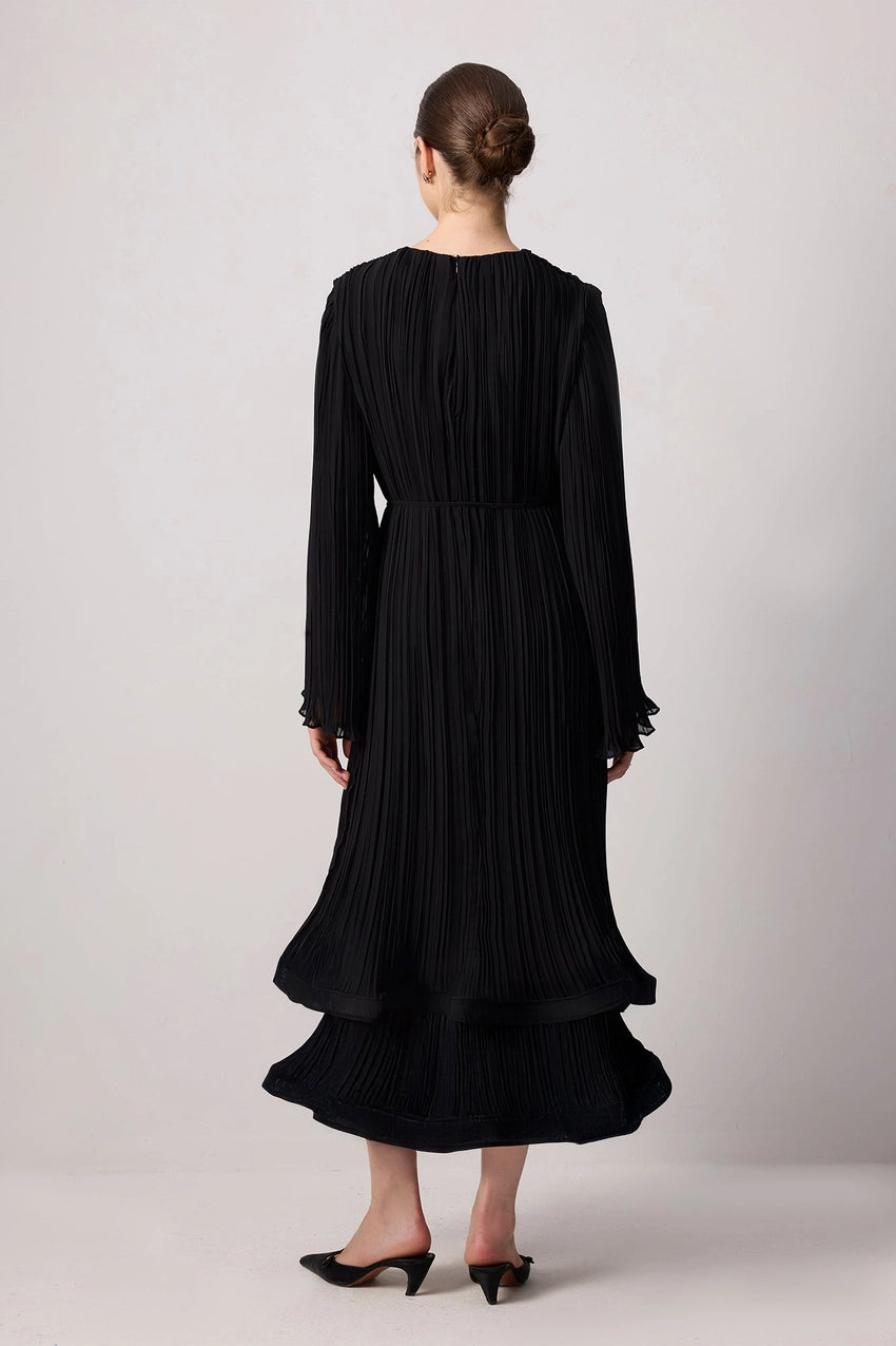 Elegant Pleated Chiffon Maxi Dress with Flowing Sleeve