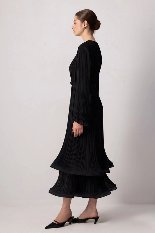 Elegant Pleated Chiffon Maxi Dress with Flowing Sleeve