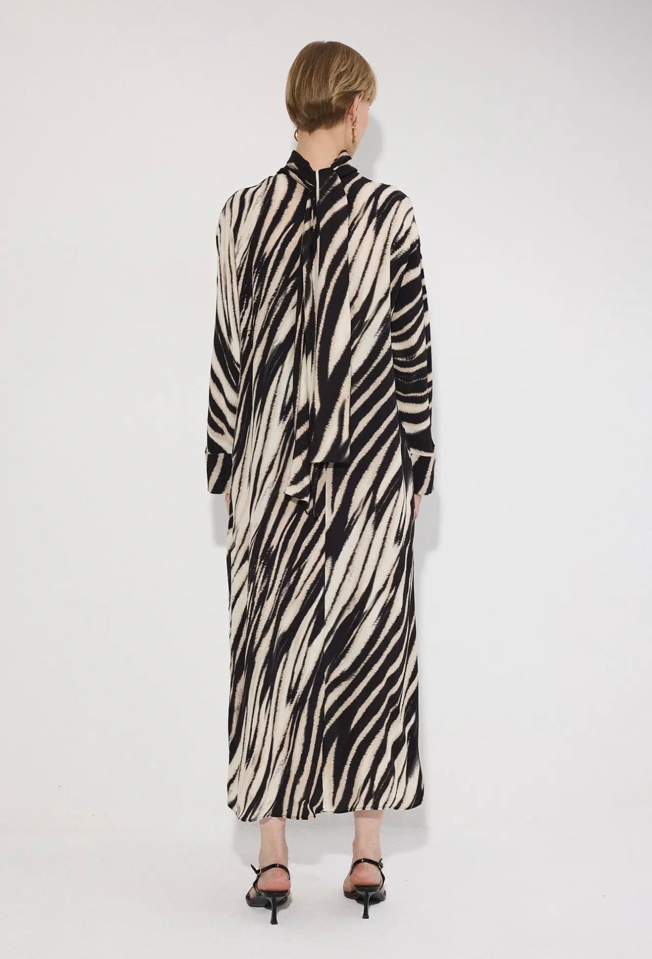 02 - Zebra Wave Maxi Dress