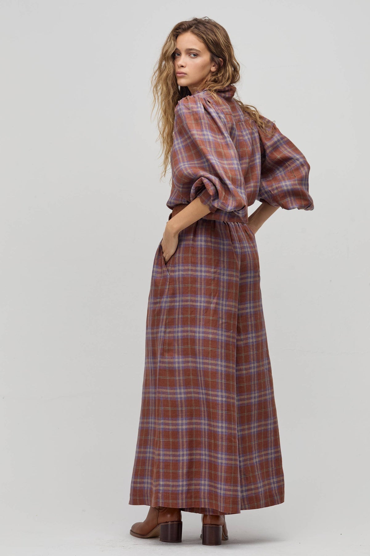 08 - SABI Linen Pants