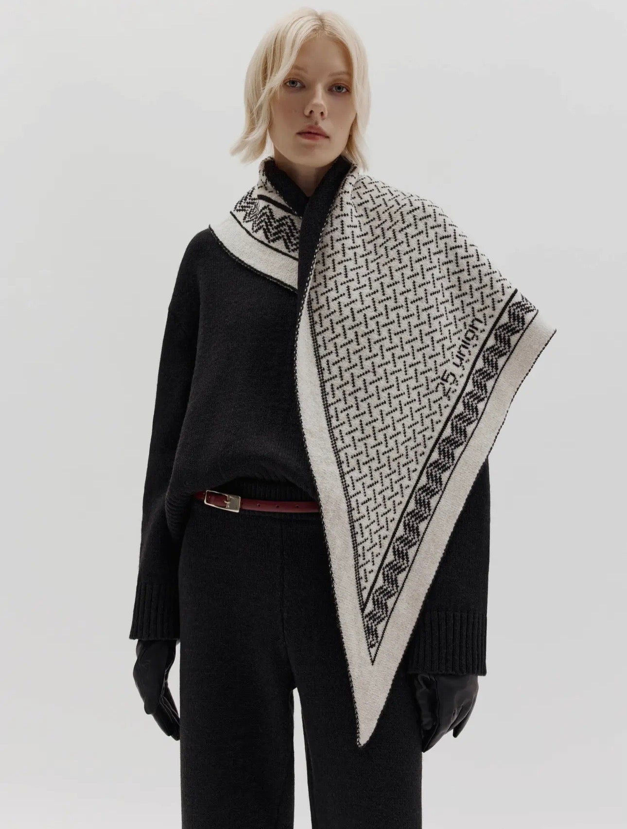 06 - Hustka Patterned Scarf