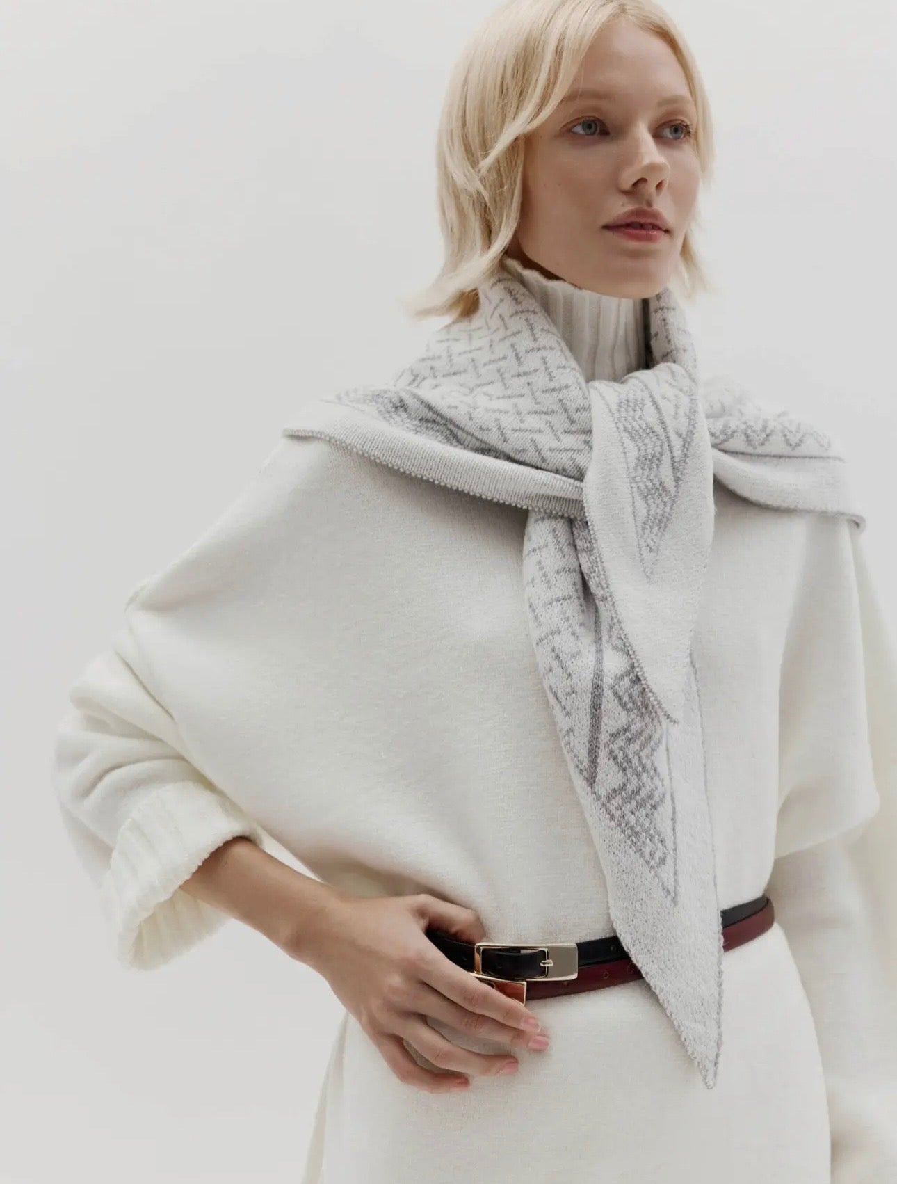 06 - Hustka Patterned Scarf
