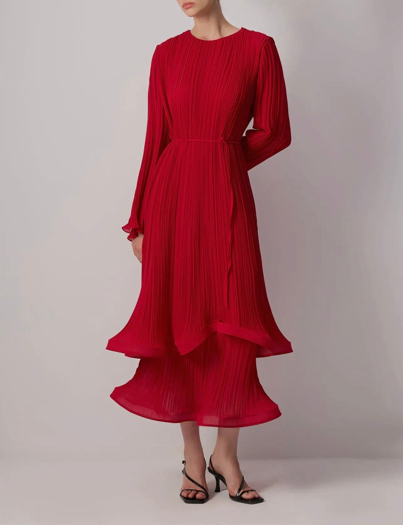 Elegant Pleated Chiffon Maxi Dress with Flowing Sleeve