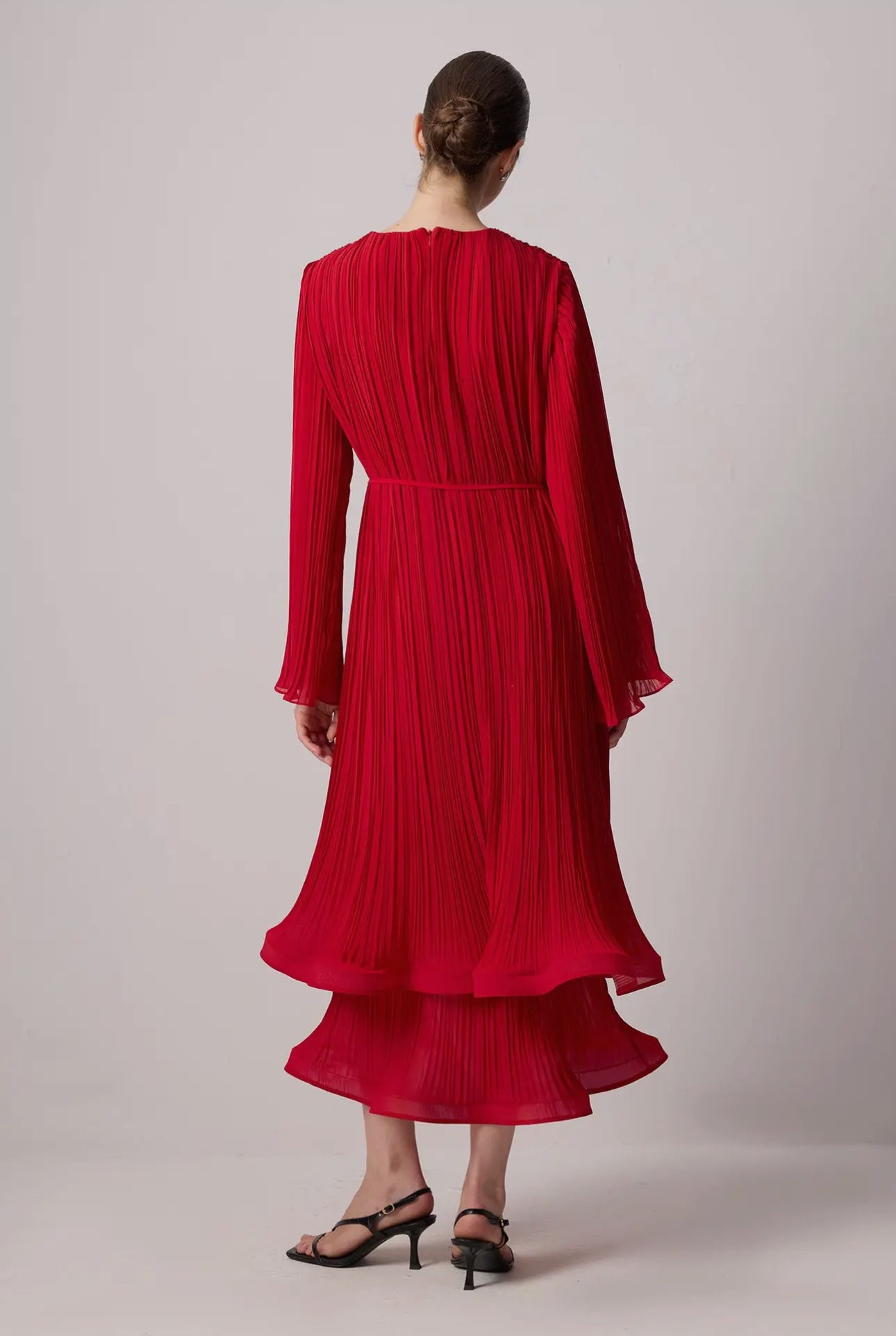 Elegant Pleated Chiffon Maxi Dress with Flowing Sleeve