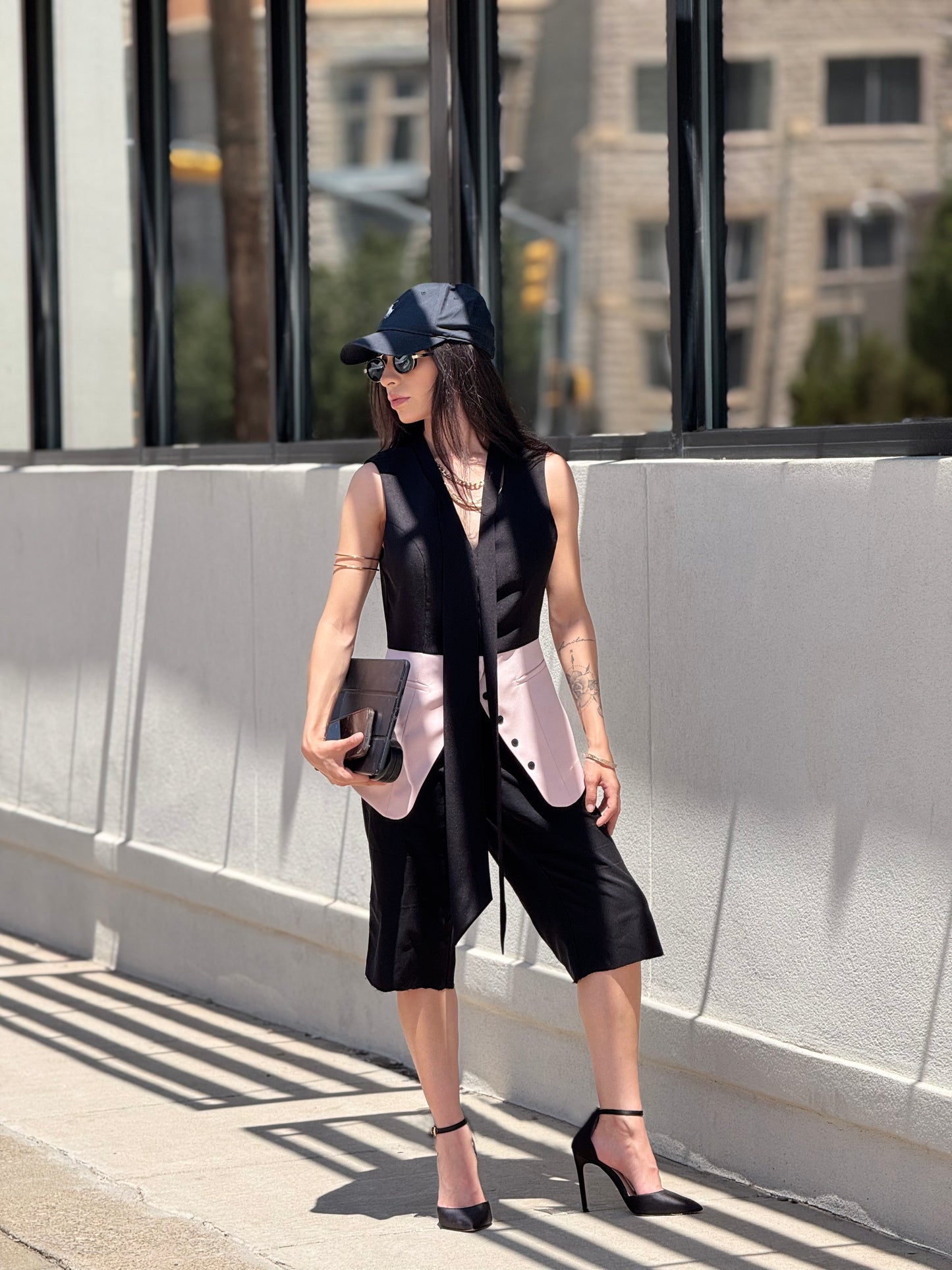 Contrasted Sleeveless Button Down Top