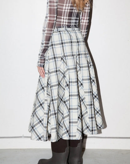 01- Plaid Skirt in Peak in

Raw Pictures