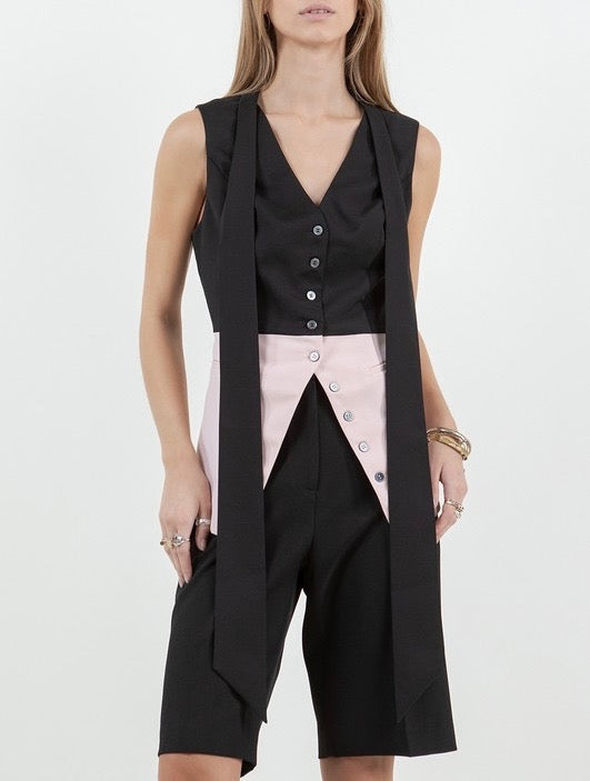 07 Contrasted Sleeveless Button Down Top
