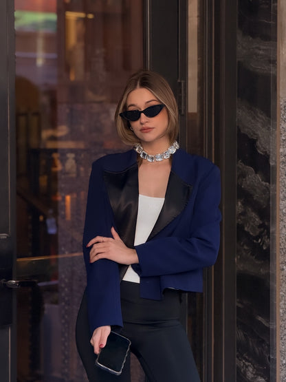 01 Bry - Blazer Corto Con Cuello de Saten