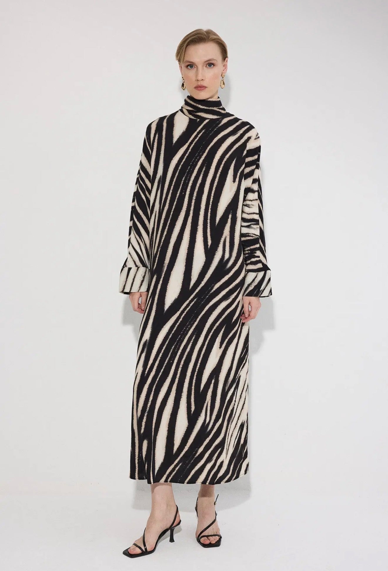 02 - Zebra Wave Maxi Dress
