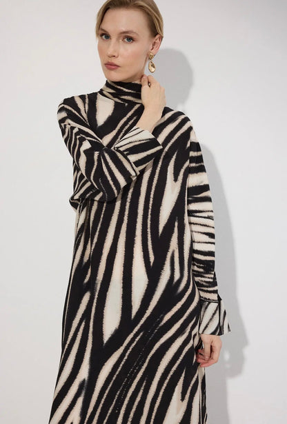 02 - Zebra Wave Maxi Dress