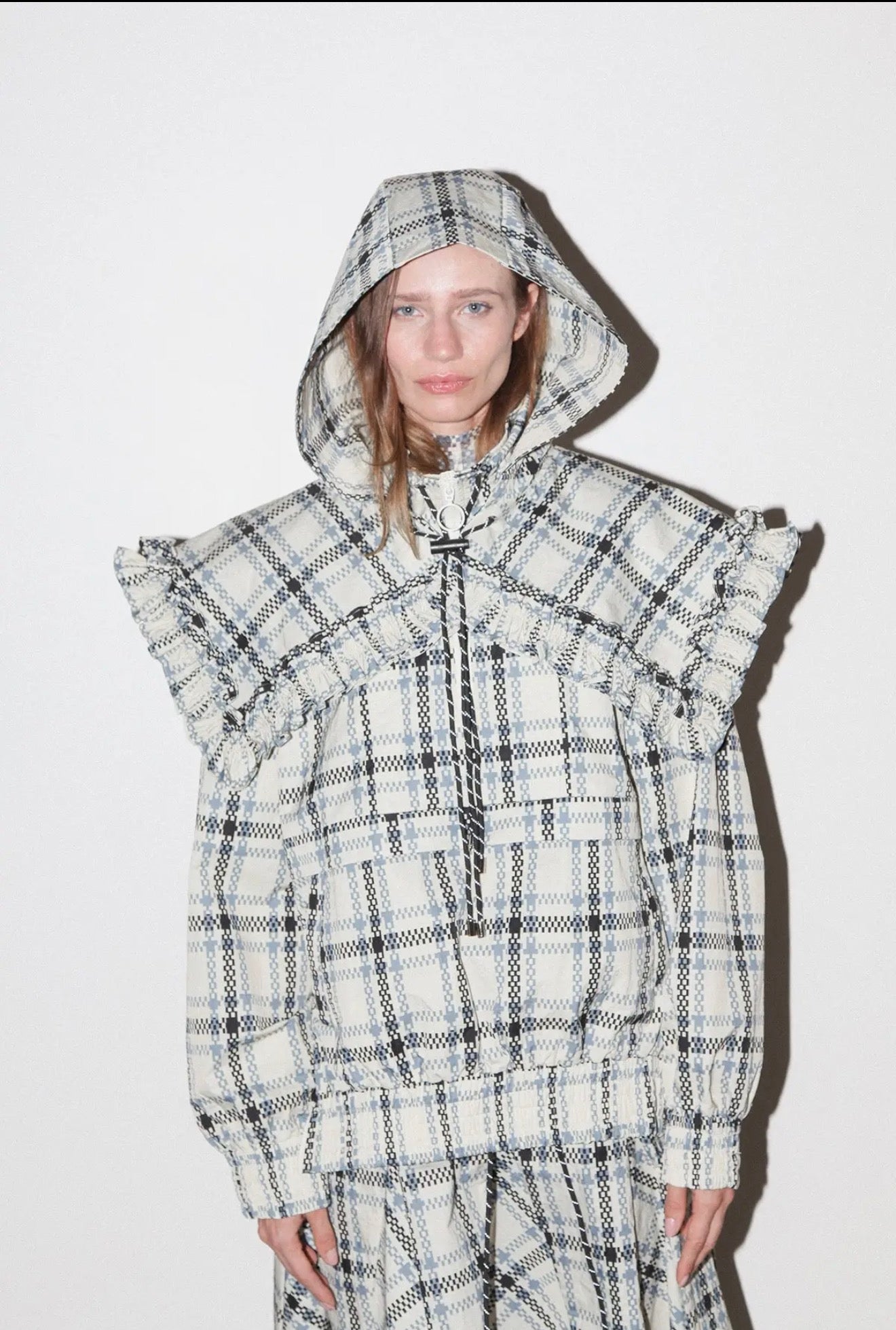 01- High collar divided into mixed squares