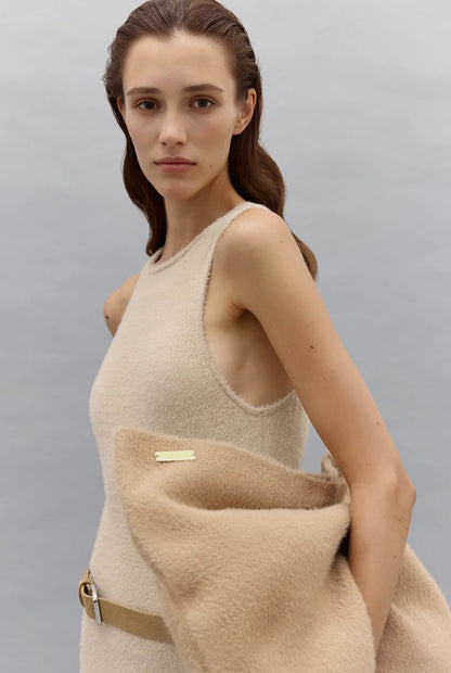 03 - Soft Clutch Bag Made of Fluffy Yarn