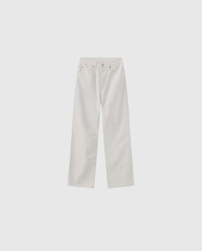 05 - Straight Leg Jeans