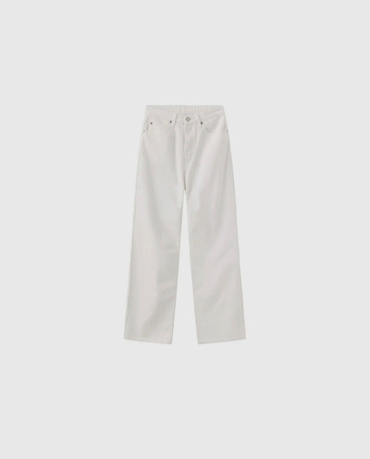 05 - Straight Leg Jeans