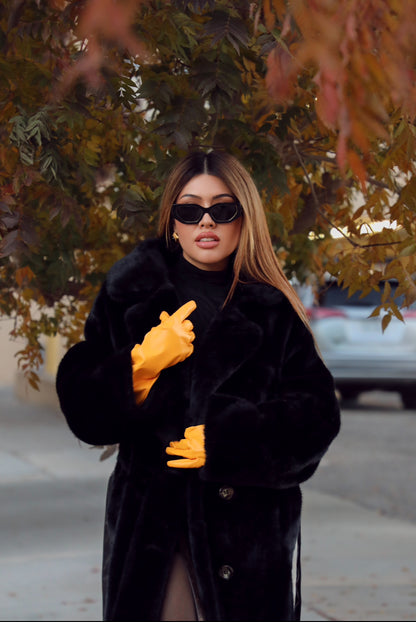 Kiwi- Black Coat