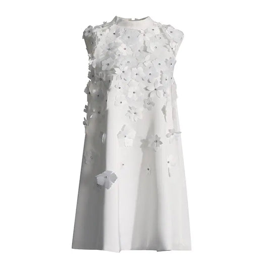 04 White shift dress with 3D floral